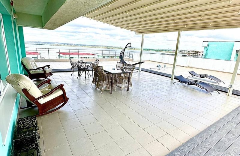 Rent of a comfortable 3-room penthouse, 85 m², Mamaia, Constanța, Romania
